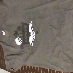 T shirt levis